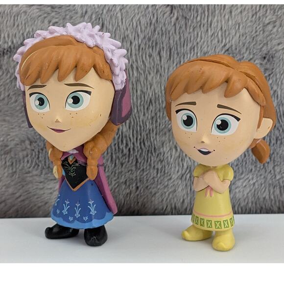 Anna & young Anna Funko 2014 Disney Frozen princess mini figures winter outfit - Picture 1 of 7